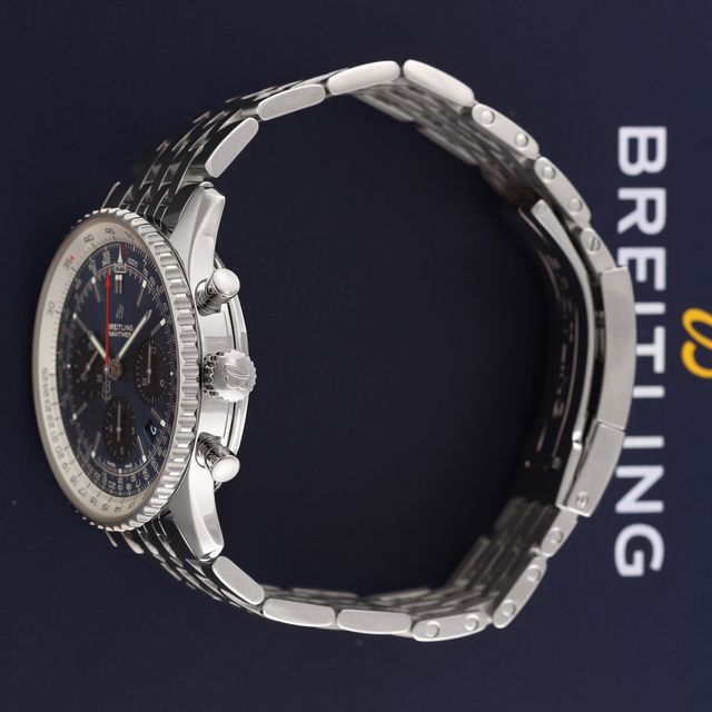 Breitling Navitimer 01 AB0121 Image 3